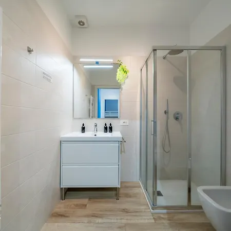 - 2min To And Station - Free Park And Wifi