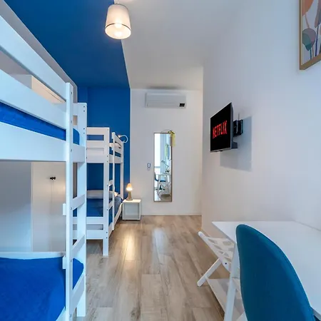 - 2min To And Station - Free Park And Wifi