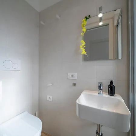 - 2min To And Station - Free Park And Wifi Lecco