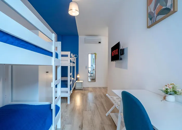 - 2min To And Station - Free Park And Wifi