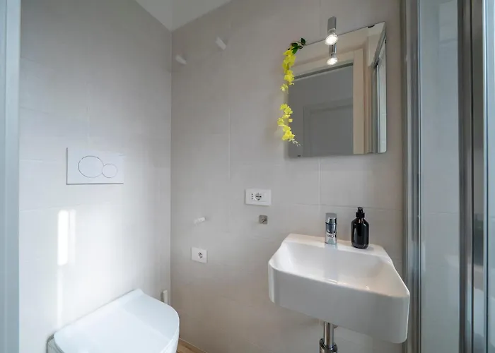 - 2min To And Station - Free Park And Wifi Lecco